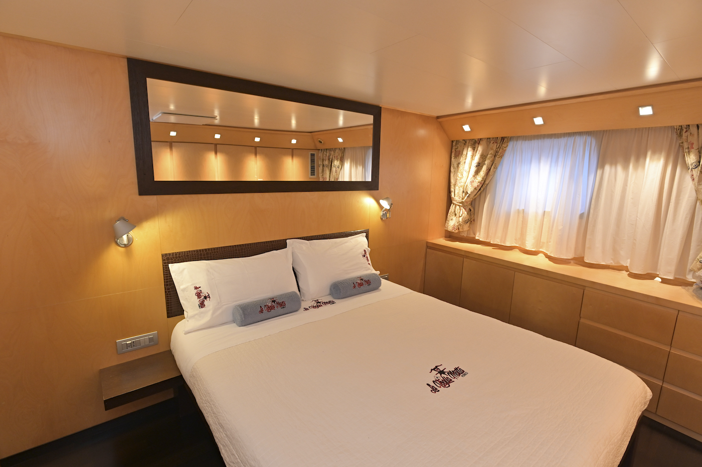 LA VOGLIA MATTA Yacht Charter Details, Clemna CHARTERWORLD Luxury